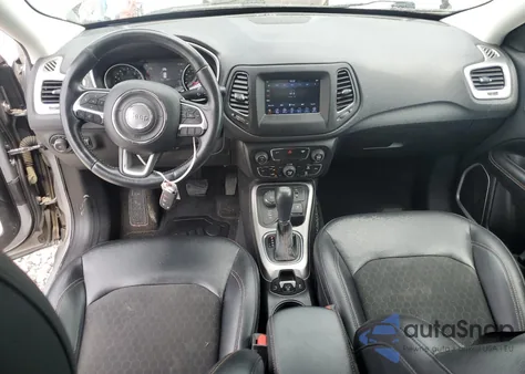 2018 Jeep Compass Latitude z USA, uszkodzony, nr VIN 3C4NJDBB3JT112420